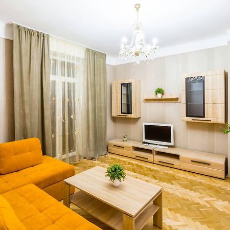 Apartments In The Center Lviv Exteriör bild